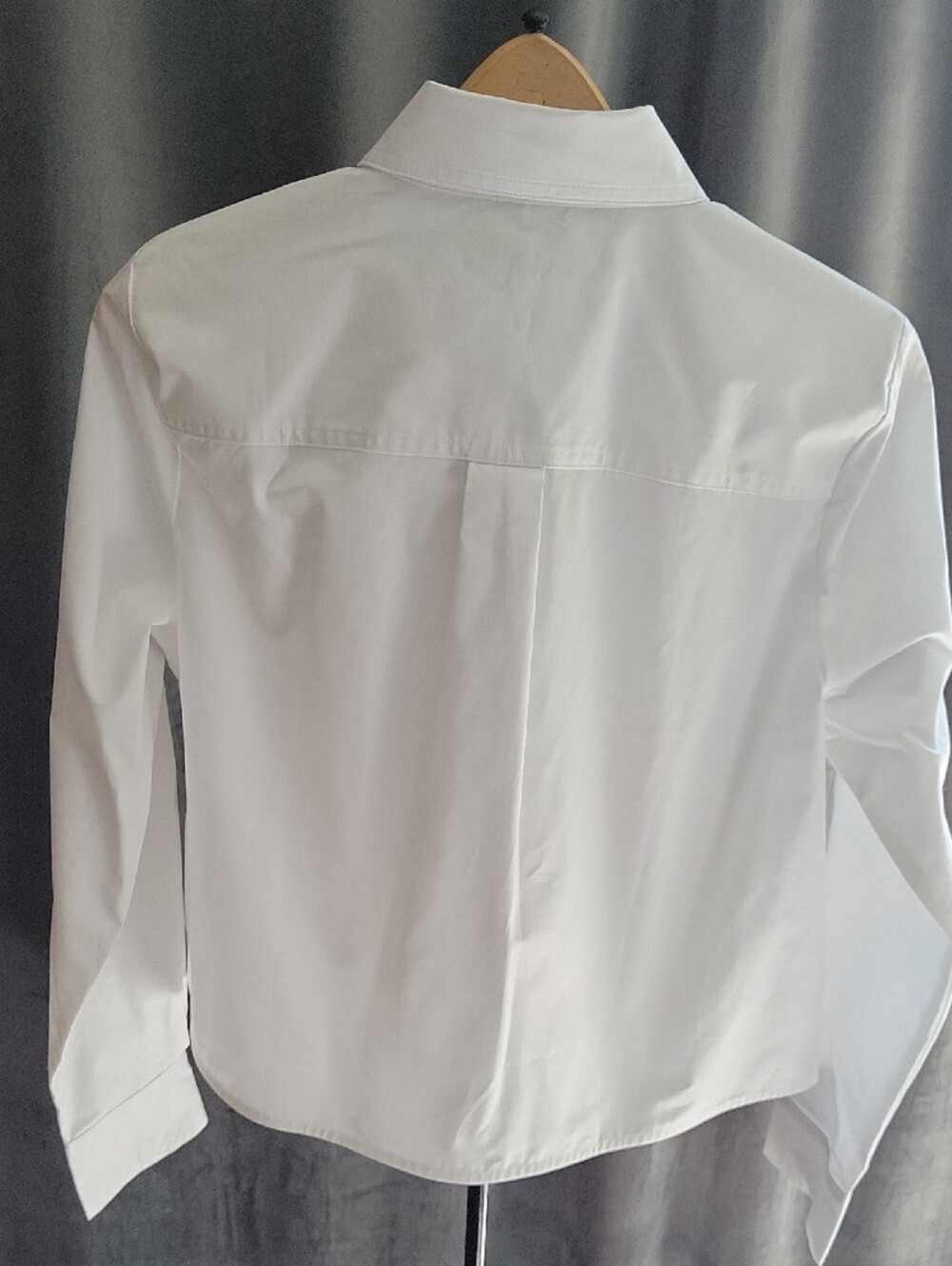 Banana Republic White Pleated Front Dress Shirt- Brand New, Never worn! - Picture 2 of 6